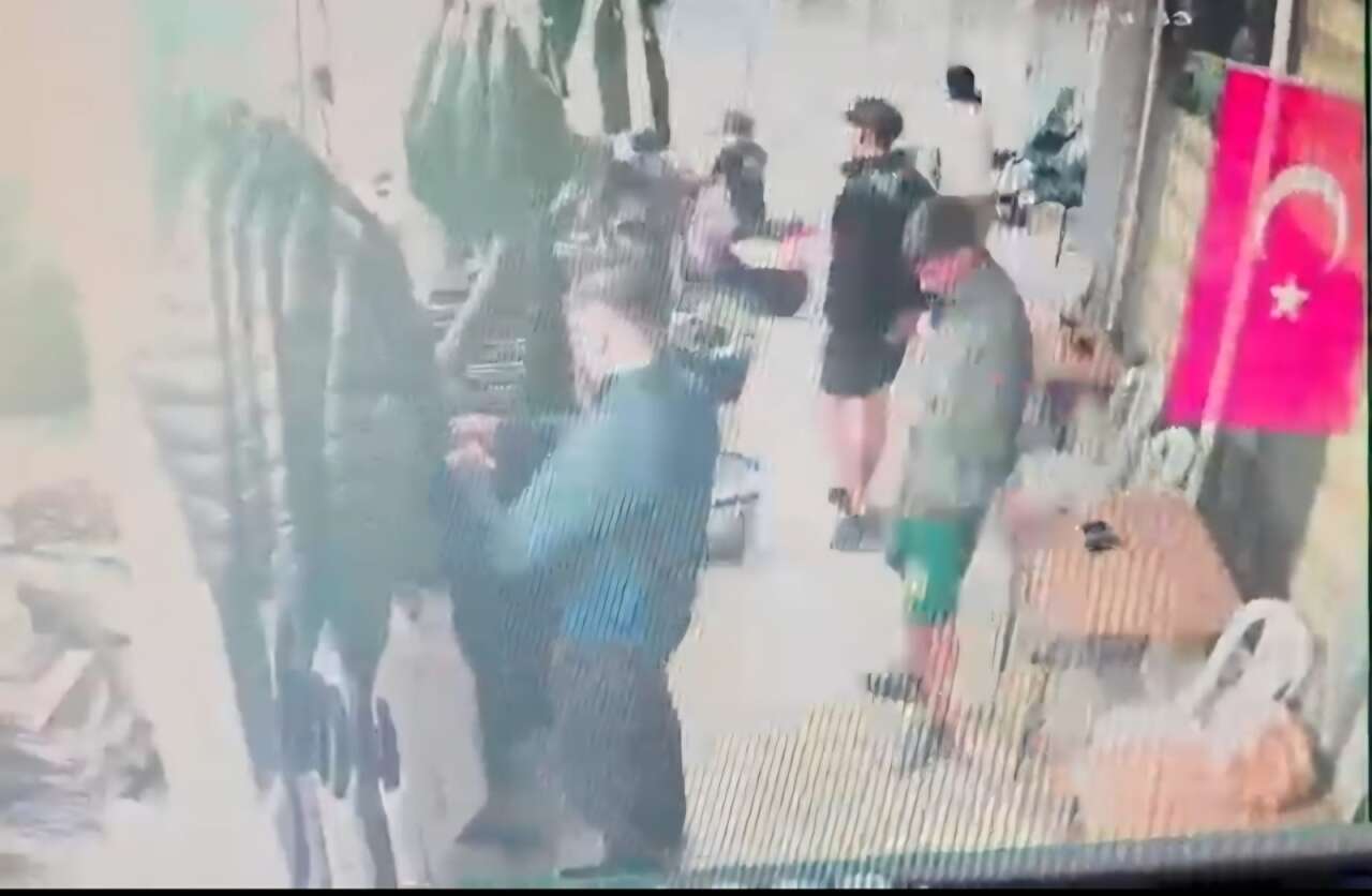 Marmaris’te Mont ve Pantolon Hırsızlığı Kamerada, İngiliz Turist Şüpheli Yakalandı 2